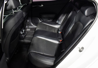 Подержанный автомобиль Kia Stinger 2018 года (11 фото)