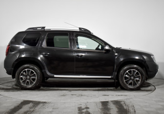 Подержанный автомобиль Renault Duster 2017 года (4 фото)