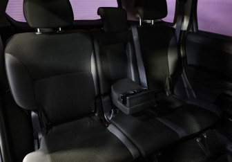 Подержанный автомобиль Mitsubishi Outlander 2011 года (19 фото)