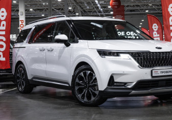 Подержанный автомобиль Kia Carnival 2020 года (6 фото)