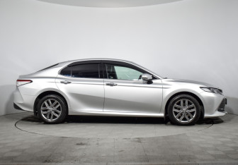 Подержанный автомобиль Toyota Camry Sedan 2020 года (4 фото)