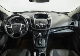 Подержанный автомобиль Ford Kuga 2016 года (10 фото)