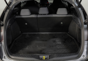 Подержанный автомобиль Toyota C-HR 2021 года (28 фото)