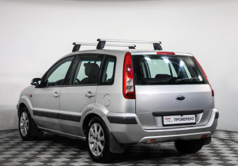Подержанный автомобиль Ford Fusion 2007 года (7 фото)