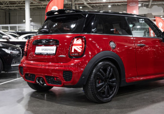Подержанный автомобиль MINI Hatch 2019 года (8 фото)