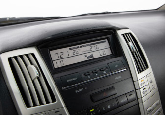 Подержанный автомобиль Lexus RX 2005 года (14 фото)