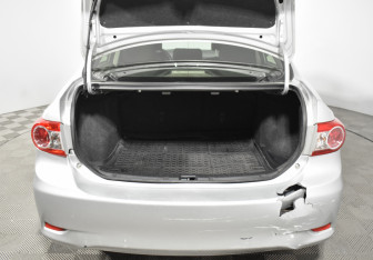 Подержанный автомобиль Toyota Corolla Sedan 2012 года (19 фото)