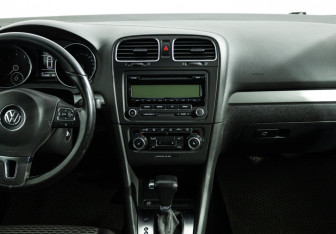 Подержанный автомобиль Volkswagen Golf Hatchback 2010 года (14 фото)