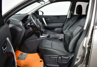 Подержанный автомобиль Nissan Qashqai 2012 года (10 фото)