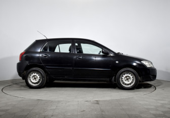 Подержанный автомобиль Toyota Corolla Hatchback 2006 года (4 фото)