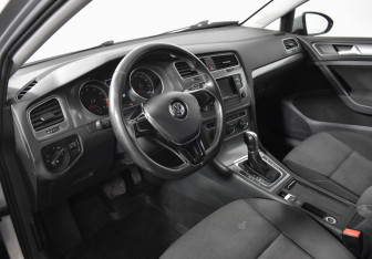 Подержанный автомобиль Volkswagen Golf Hatchback 2013 года (9 фото)