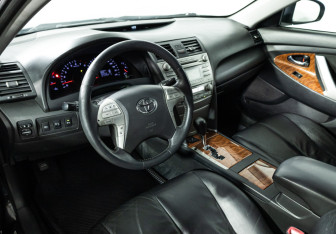 Подержанный автомобиль Toyota Camry Sedan 2010 года (11 фото)