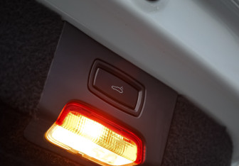 Подержанный автомобиль Porsche Cayenne 2016 года (33 фото)