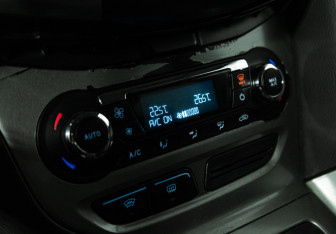 Подержанный автомобиль Ford Focus Hatchback 2012 года (15 фото)