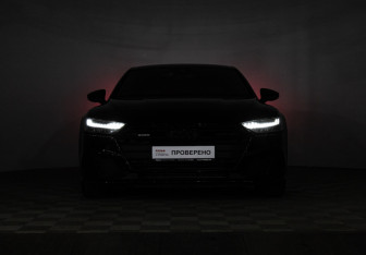 Подержанный автомобиль Audi A7 2018 года (27 фото)