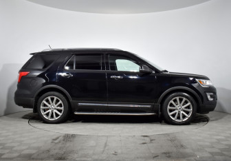 Подержанный автомобиль Ford Explorer 2018 года (4 фото)