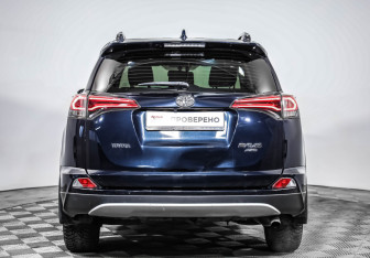 Подержанный автомобиль Toyota RAV4 2018 года (6 фото)