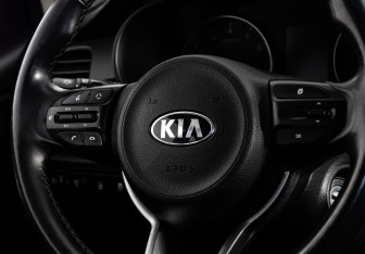 Подержанный автомобиль Kia Rio Hatchback 2018 года (12 фото)