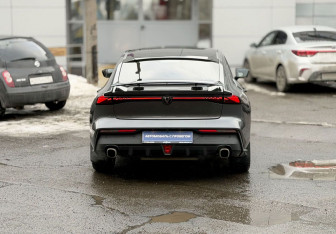 Подержанный автомобиль Changan UNI-V 2023 года (4 фото)