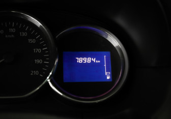 Подержанный автомобиль Renault Duster 2017 года (11 фото)