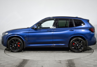 Подержанный автомобиль BMW X3 2023 года (8 фото)