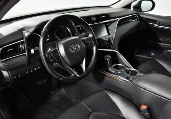Подержанный автомобиль Toyota Camry Sedan 2019 года (9 фото)