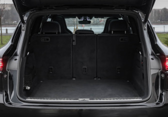 Подержанный автомобиль Porsche Cayenne 2018 года (37 фото)