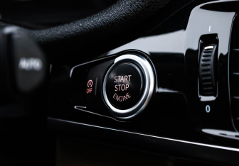 Подержанный автомобиль BMW X4 2017 года (21 фото)