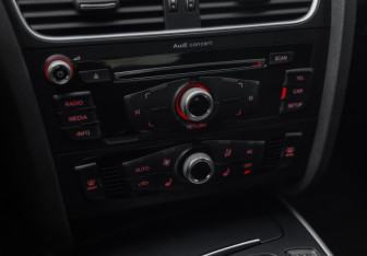 Подержанный автомобиль Audi A4 Sedan 2013 года (16 фото)