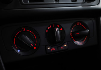 Подержанный автомобиль Volkswagen Polo Sedan 2015 года (13 фото)