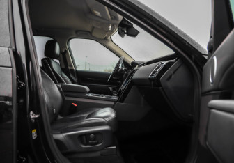 Подержанный автомобиль Land Rover Discovery 2017 года (27 фото)