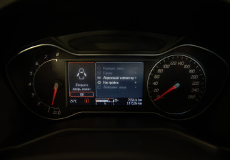 Подержанный автомобиль Ford Mondeo Sedan 2013 года (13 фото)