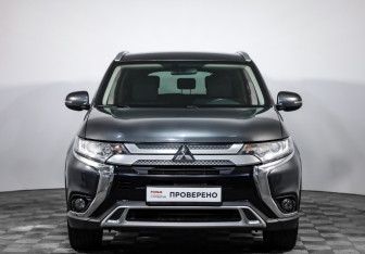 Подержанный автомобиль Mitsubishi Outlander 2018 года (2 фото)