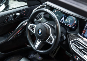 Подержанный автомобиль BMW X6 2021 года (21 фото)