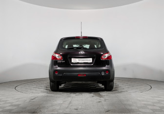 Подержанный автомобиль Nissan Qashqai 2012 года (6 фото)
