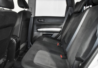 Подержанный автомобиль Nissan X-Trail 2011 года (13 фото)