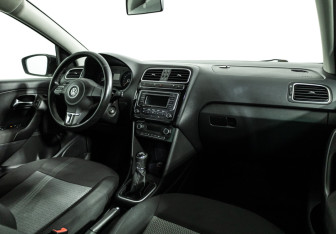 Подержанный автомобиль Volkswagen Polo Sedan 2014 года (9 фото)