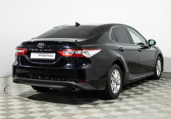 Подержанный автомобиль Toyota Camry Sedan 2019 года (5 фото)