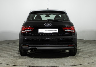 Подержанный автомобиль Audi A1 2015 года (6 фото)