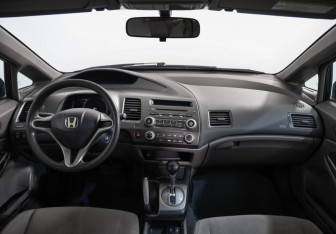 Подержанный автомобиль Honda Civic Sedan 2008 года (9 фото)