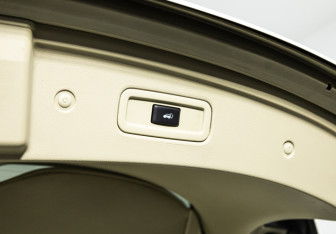 Подержанный автомобиль Infiniti QX70 2016 года (24 фото)