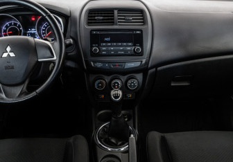 Подержанный автомобиль Mitsubishi ASX 2014 года (12 фото)