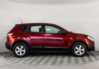 Подержанный автомобиль Nissan Qashqai 2013 года (4 фото)