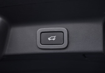 Подержанный автомобиль Jaguar F-Pace 2018 года (32 фото)