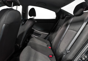 Подержанный автомобиль Hyundai Solaris Sedan 2012 года (12 фото)