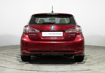 Подержанный автомобиль Lexus CT 2011 года (6 фото)