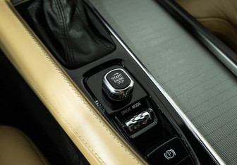 Подержанный автомобиль Volvo XC90 2017 года (21 фото)