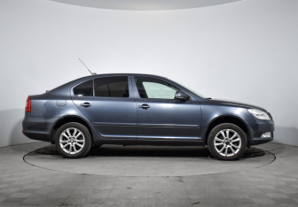 Подержанный автомобиль Skoda Octavia Liftback 2012 года (4 фото)