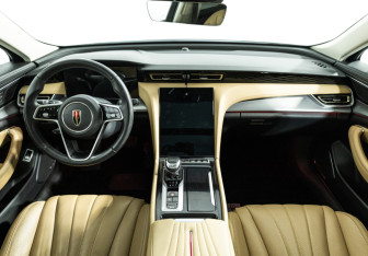 Подержанный автомобиль Hongqi H5 2023 года (13 фото)