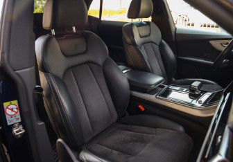 Подержанный автомобиль Audi Q8 2019 года (30 фото)